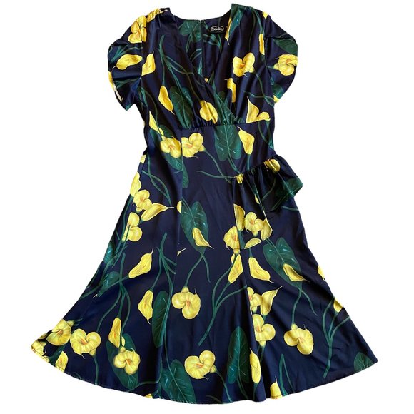 SOLD! Voodoo Vixen Flora Calla Lily Print Dress 40s Pinup Rockabilly Size Medium - Picture 2 of 9